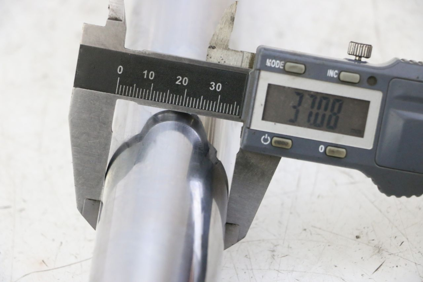 photo de TUBE FOURCHE HONDA CR 85 (2003 - 2007) - Détail de la pièce