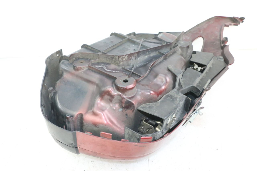 photo de VALISE DROITE HONDA NTV DEAUVILLE 650 (1998 - 2001) - Gros plan technique