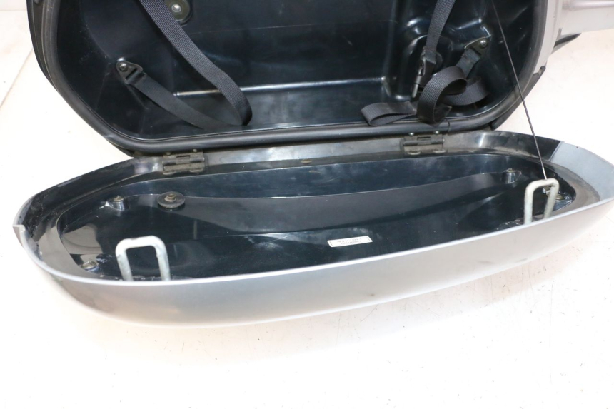 photo de VALISE DROITE HONDA NTV DEAUVILLE 650 (2001 - 2006) - Zoom état d’usage