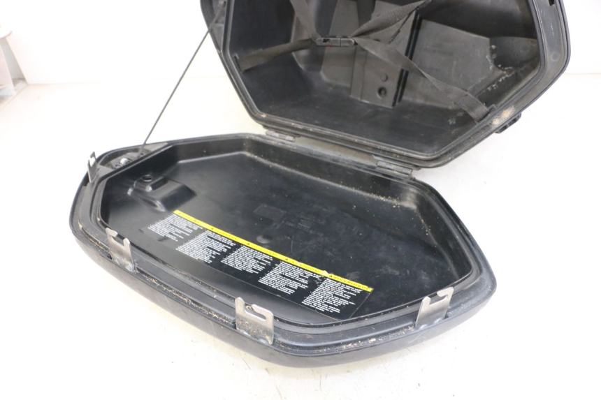 photo de VALISE YAMAHA FJR ABS 1300 (2006 - 2012) - Points de fixation