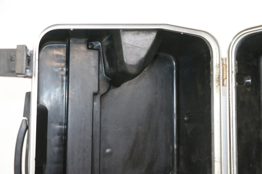 photo de VALISE GAUCHE KAWASAKI GTR 1000 (1994 - 2004) - Points de fixation