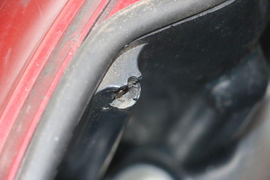 photo de VALISE GAUCHE HONDA NTV DEAUVILLE 650 (1998 - 2001) - Points de fixation