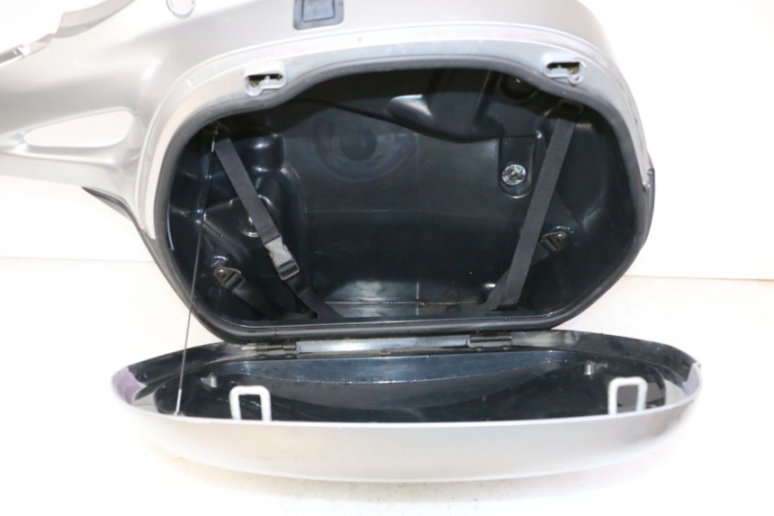 photo de VALISE GAUCHE HONDA NTV DEAUVILLE 650 (2001 - 2006) - Gros plan technique