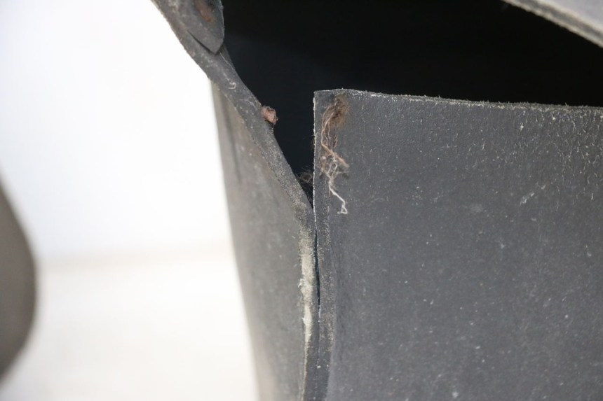 photo de VALISE SUZUKI GZ MARAUDER 125 (1998 - 2004) - Zoom composants