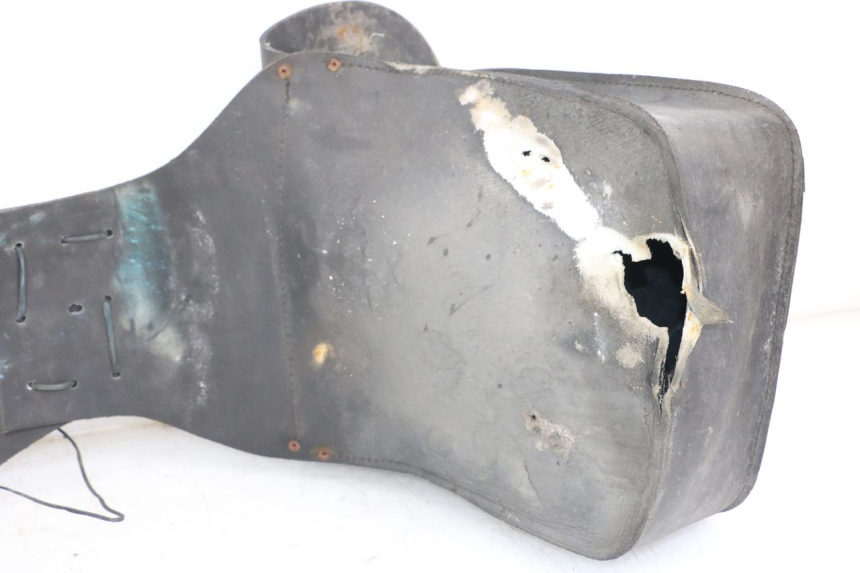 photo de VALISE SUZUKI GZ MARAUDER 125 (1998 - 2004) - Gros plan technique