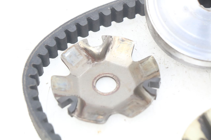 photo de VARIATEUR KYMCO AGILITY 4T 50 (2018 - 2022) - Gros plan technique