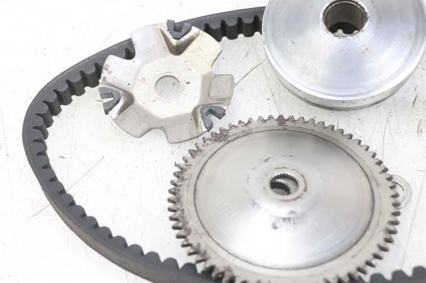 photo de VARIATEUR KYMCO AGILITY 4T 50 (2018 - 2022) - Gros plan technique