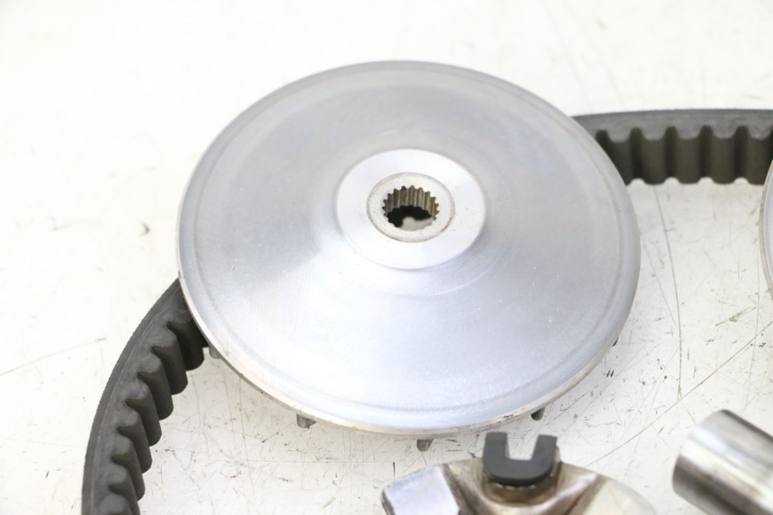 photo de VARIATEUR HONDA FES S-WING SWING ABS 125 (2007 - 2015) - Gros plan technique