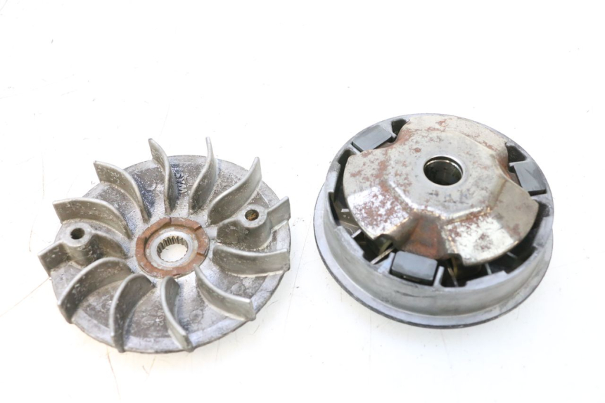 photo de VARIATEUR SYM GTS EVO 125 (2009 - 2013) - Gros plan technique