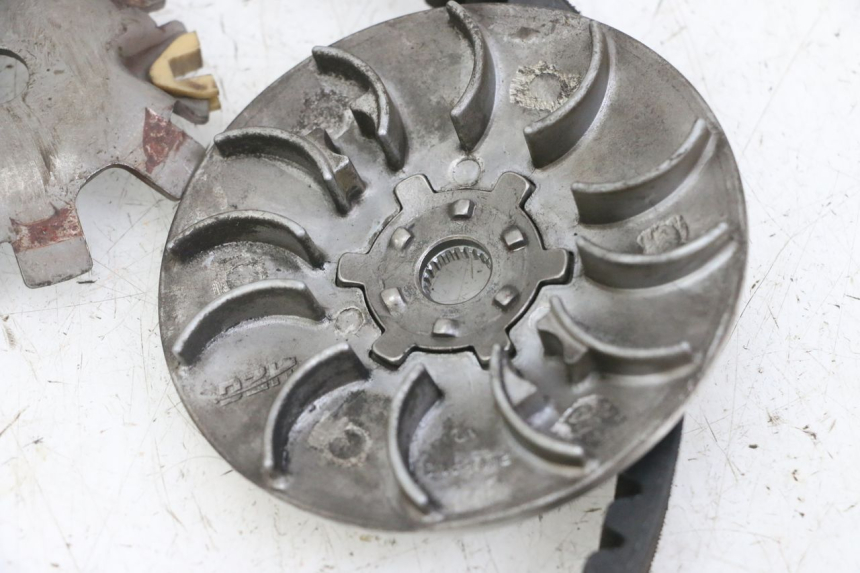 photo de VARIATEUR PEUGEOT KISBEE 2T 50 (2018 - 2022) - Vue rapprochée