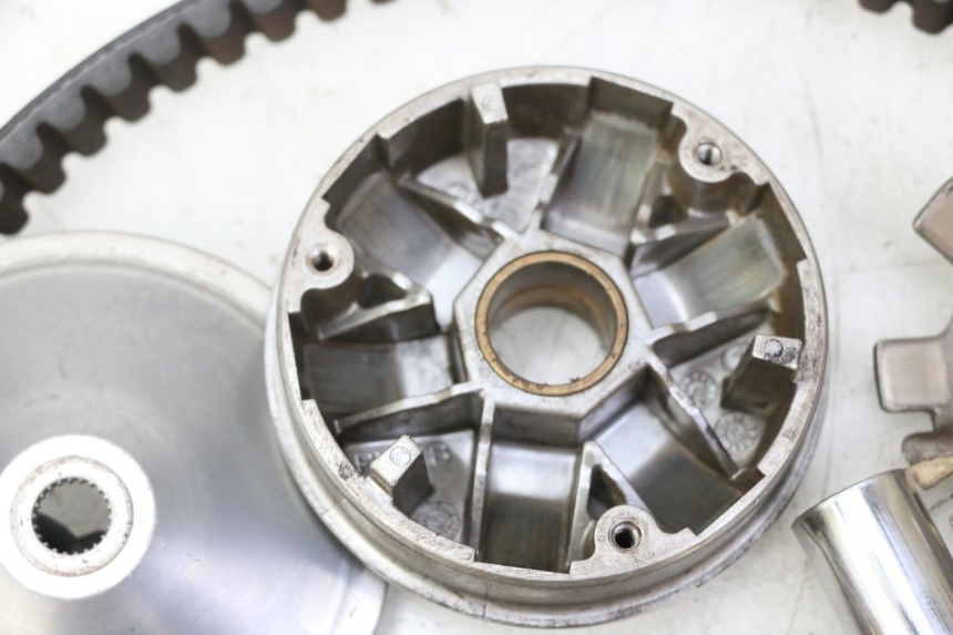 photo de VARIATEUR PEUGEOT KISBEE 2T 50 (2010 - 2017) - Gros plan technique