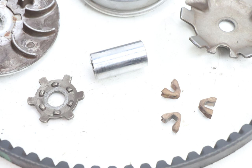 photo de VARIATEUR PEUGEOT KISBEE 2T 50 (2010 - 2017) - Gros plan technique