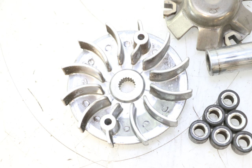 photo de VARIATEUR FYM SCOOTERONE 125 (2006 - 2008) - Points de fixation