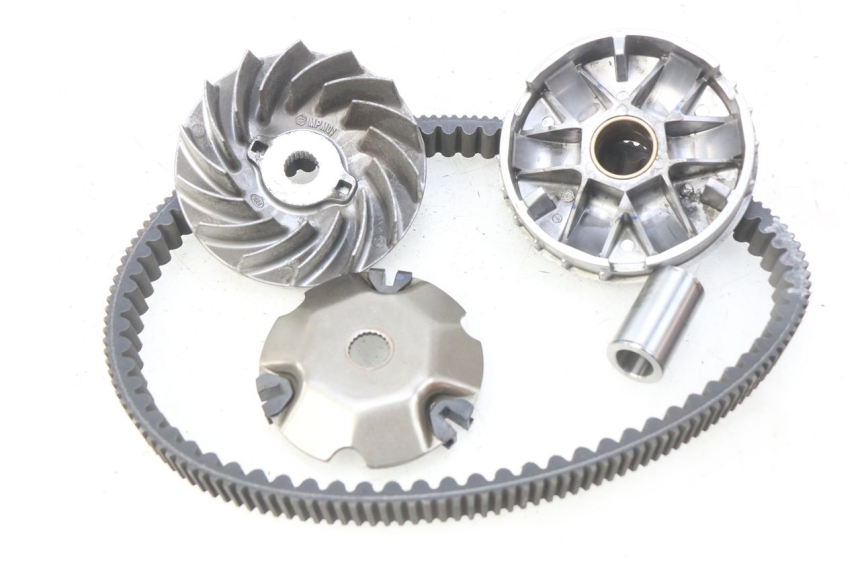 photo de VARIATEUR PIAGGIO VESPA GTS IGET ABS 125 (2017 - 2023) - Vue principale