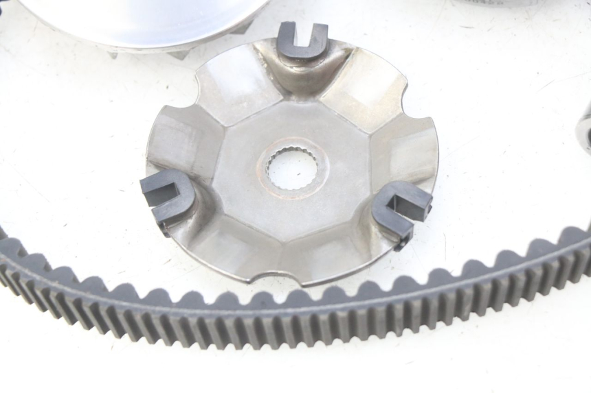 photo de VARIATEUR PIAGGIO VESPA GTS IGET ABS 125 (2017 - 2023) - Autre angle de vue