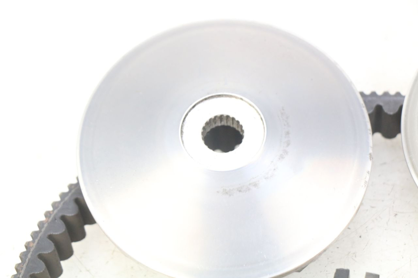 photo de VARIATEUR PIAGGIO VESPA GTS IGET ABS 125 (2017 - 2023) - Gros plan technique