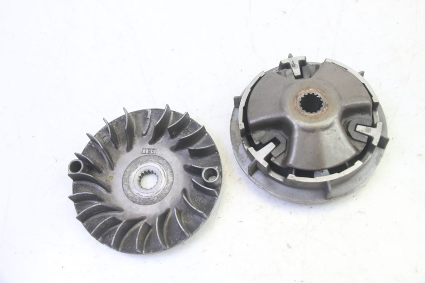 photo de VARIATEUR YAMAHA X-MAX XMAX 125 (2010 - 2013) - Gros plan technique