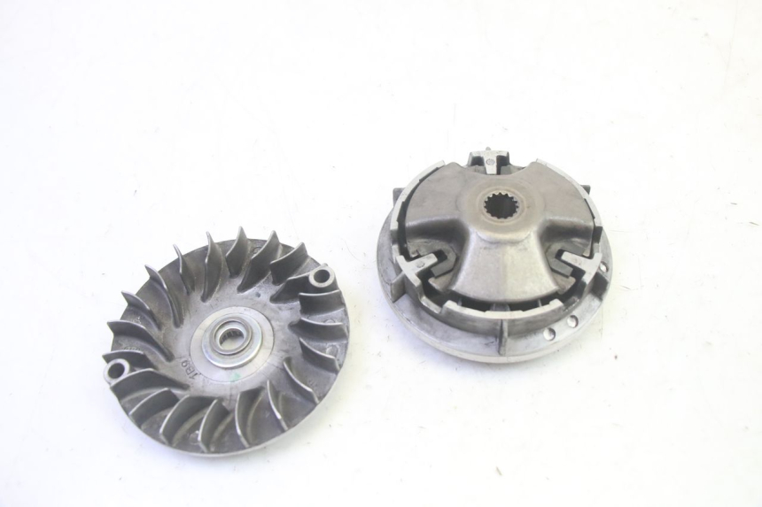 photo de VARIATEUR YAMAHA XMAX X-MAX 125 (2006 - 2009) - Gros plan technique