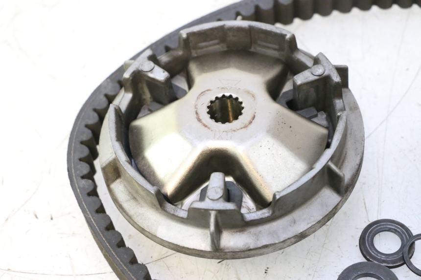photo de VARIATEUR YAMAHA YP MAJESTY 125 (2002 - 2006) - Gros plan technique