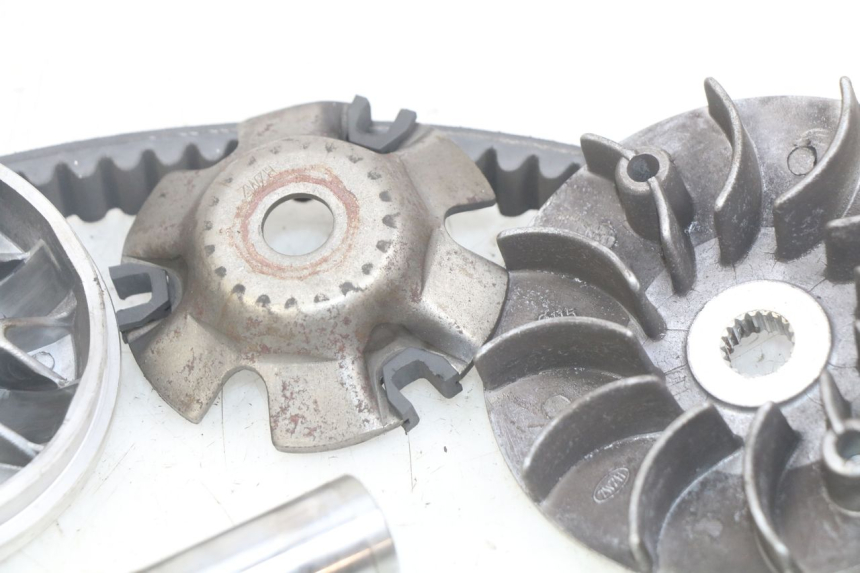 photo de VARIATEUR YIYING YY125T 125 (2006 - 2014) - Marquages et références