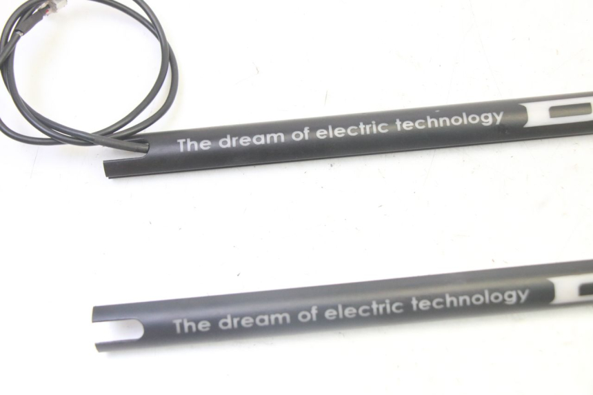 photo de VEILLEUSE DUALTRON MINI SPECIAL 1 - Détail de la pièce