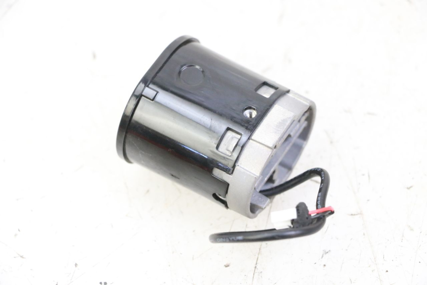 photo de VEILLEUSE SEGWAY NINEBOT ZT3 PRO 1 - Gros plan technique