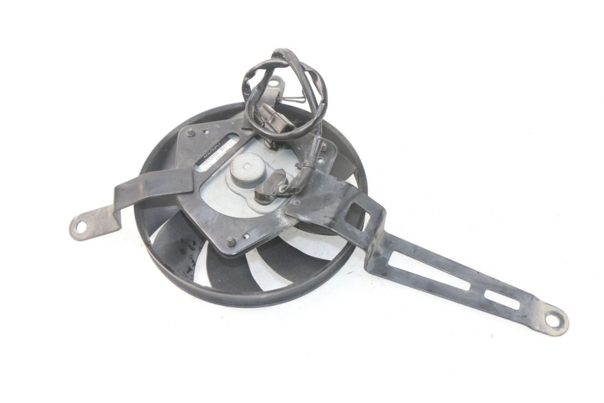 photo de VENTILATEUR YAMAHA FJR ABS 1300 (2006 - 2012) - Gros plan technique