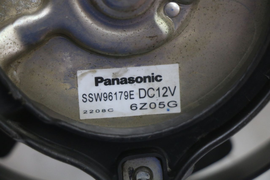 photo de VENTILATEUR HONDA FJS SILVER WING SILVERWING 400 (2005 - 2008) - Autre angle de vue