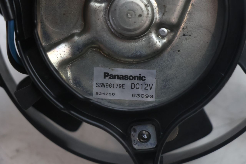 photo de VENTILATEUR HONDA FJS SILVER WING SILVERWING 400 (2005 - 2008) - Gros plan technique