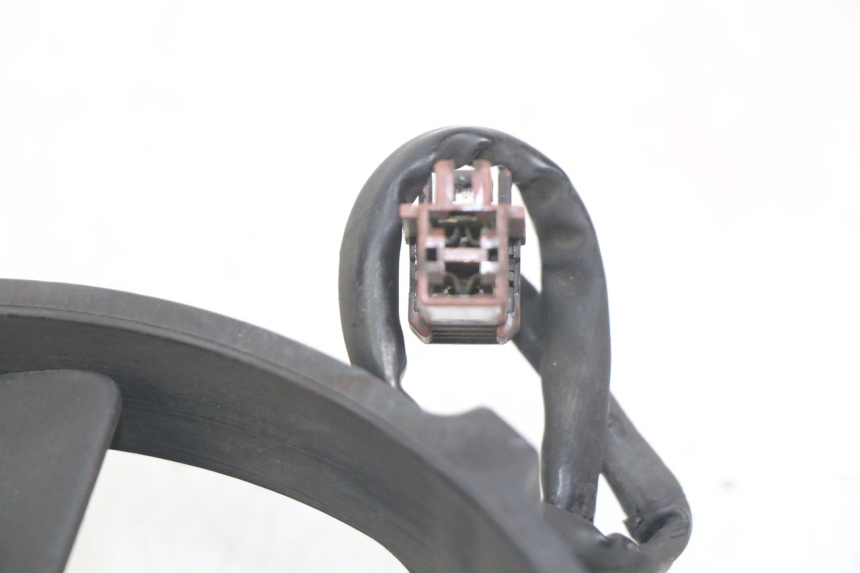 photo de VENTILATEUR HONDA FJS SILVERWING SILVER WING 400 (2009 - 2016) - Autre angle de vue