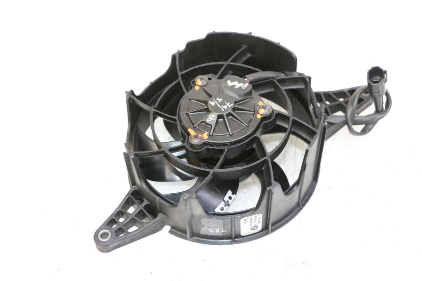 photo de VENTILATEUR BMW G310 R 310 (2016 - 2020) - Gros plan technique