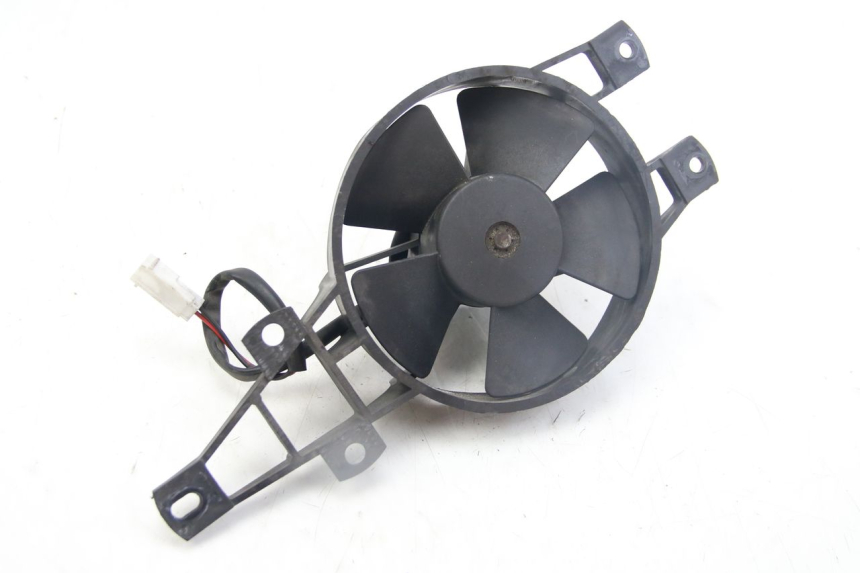 photo de VENTILATEUR PIAGGIO MP3 125 (2006 - 2014) - Gros plan technique