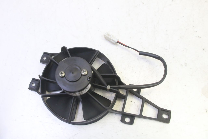 photo de VENTILATEUR PIAGGIO MP3 RL 250 (2006 - 2010) - Autre angle de vue