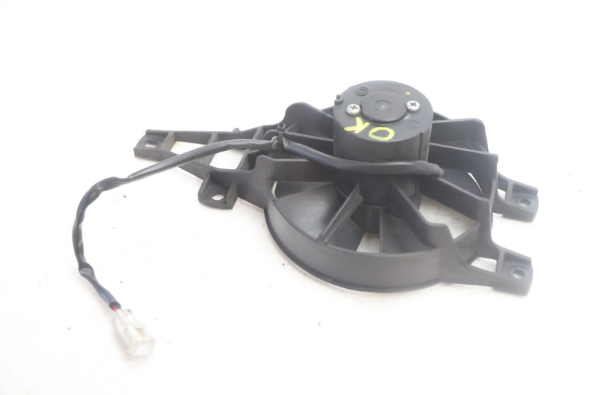 photo de VENTILATEUR PIAGGIO MP3 500 (2016 - 2018) - Autre angle de vue