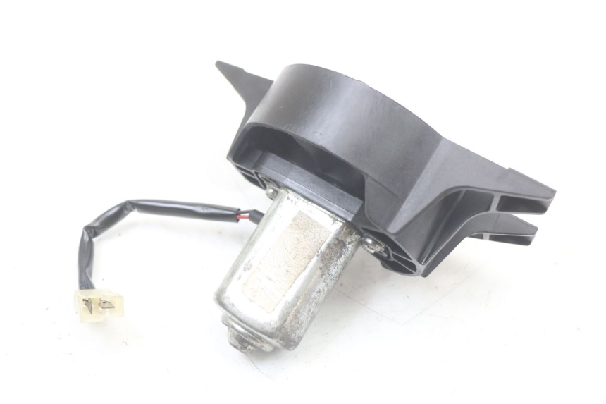 photo de VENTILATEUR PIAGGIO BEVERLY 125 (1998 - 2005) - Gros plan technique