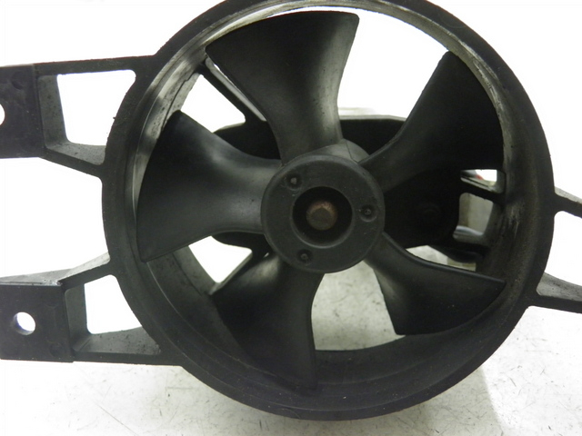 photo de VENTILATEUR PIAGGIO X9 250 (2000 - 2002) - Autre angle de vue
