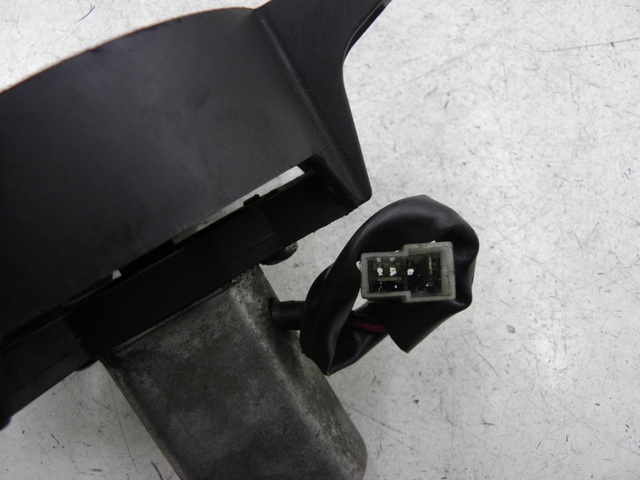 photo de VENTILATEUR PIAGGIO X9 250 (2000 - 2002) - Gros plan technique