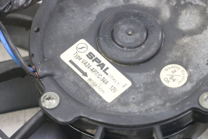 photo de VENTILATEUR TRIUMPH SPEED TRIPLE T301 900 (1994 - 1996) - Gros plan technique