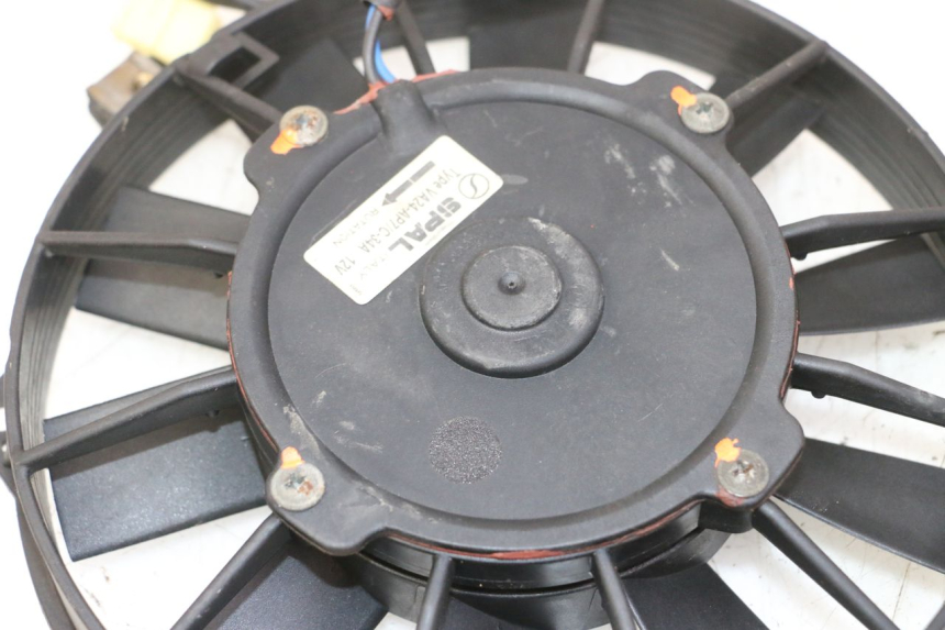 photo de VENTILATEUR TRIUMPH SPRINT 900 (1995 - 1998) - Gros plan technique