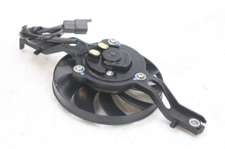 photo de VENTILATEUR SUZUKI BURGMAN 125 (2018 - 2021) - Autre angle de vue