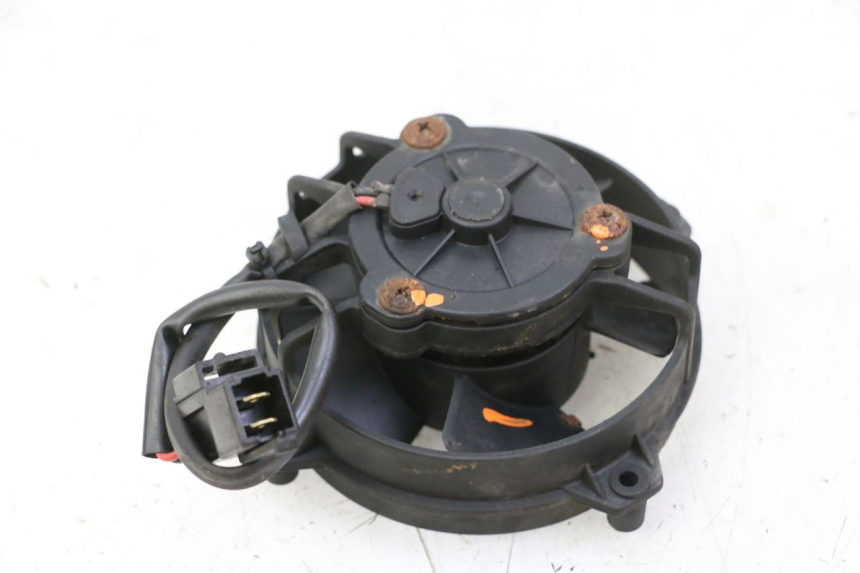 photo de VENTILATEUR YAMAHA X-MAX XMAX 250 (2006 - 2009) - Gros plan technique