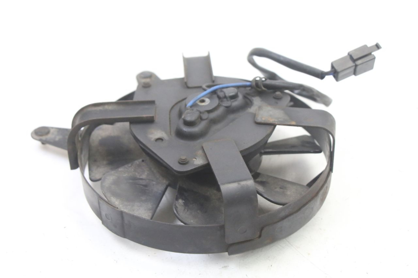 photo de VENTILATEUR YAMAHA FZS FAZER 600 (2001 - 2003) - Autre angle de vue