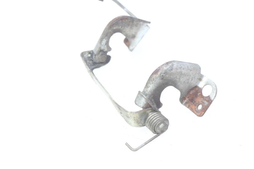 photo de VÉRIN COFFRE HONDA CBR RR FIREBLADE 900 (1992 - 1994) - Autre angle de vue