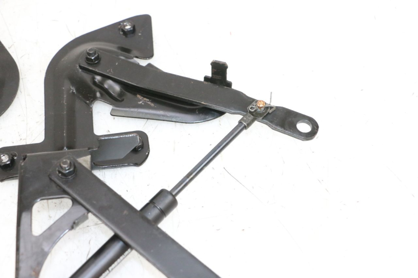 photo de VERIN COFFRE JM MOTORS GTS 125 (2015 - 2019) - État de surface