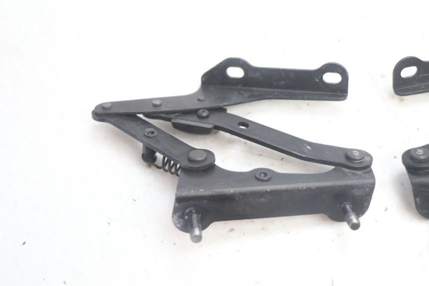 photo de VERIN COFFRE PIAGGIO MP3 125 (2006 - 2014) - Points de fixation