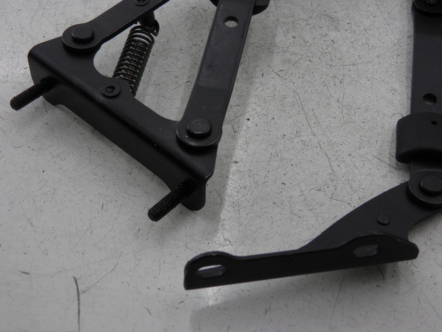 photo de VERIN COFFRE PIAGGIO XEVO - X EVO 125 (2010 - 2015) - Autre angle de vue