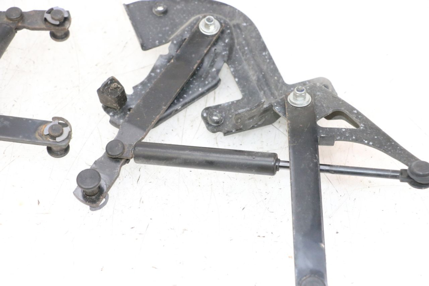 photo de VERIN COFFRE PEUGEOT SATELIS 125 (2013 - 2018) - Détail de la pièce