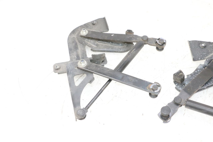 photo de VERIN COFFRE PEUGEOT SATELIS 125 (2013 - 2018) - Zoom état d’usage