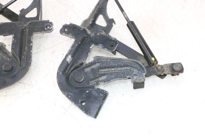 photo de VERIN COFFRE PEUGEOT SATELIS 125 (2006 - 2009) - Autre angle de vue