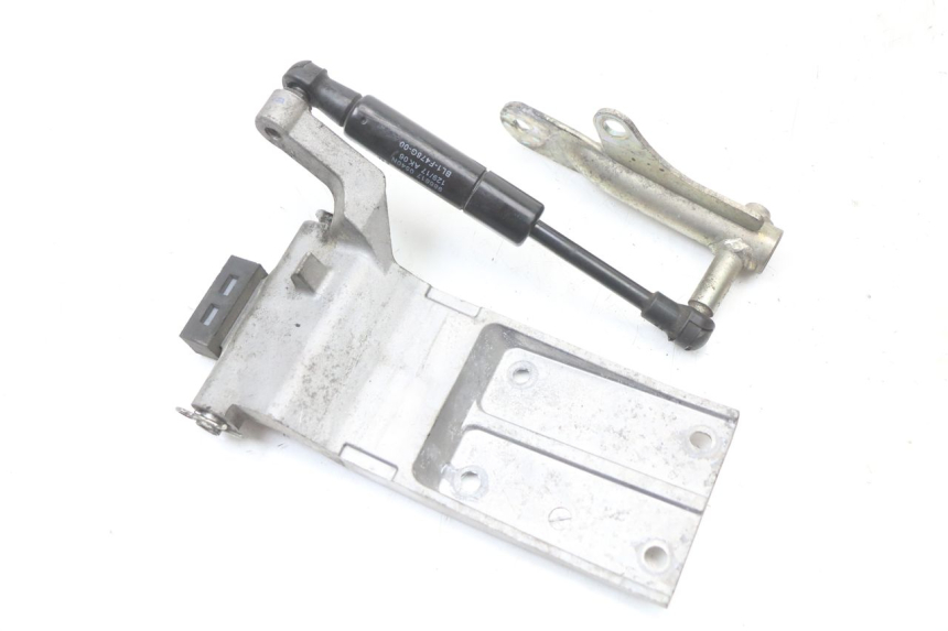 photo de VÉRIN COFFRE YAMAHA XMAX X-MAX ABS 125 (2017 - 2020) - Vue principale